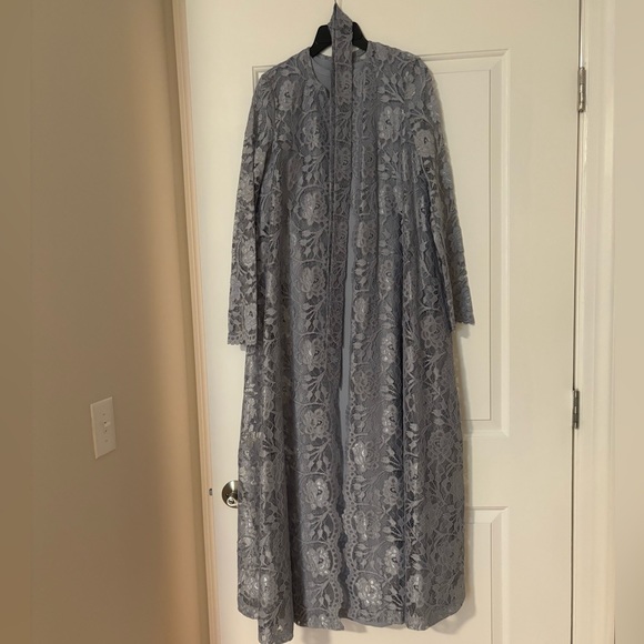 Blue lace abaya - Picture 1 of 3